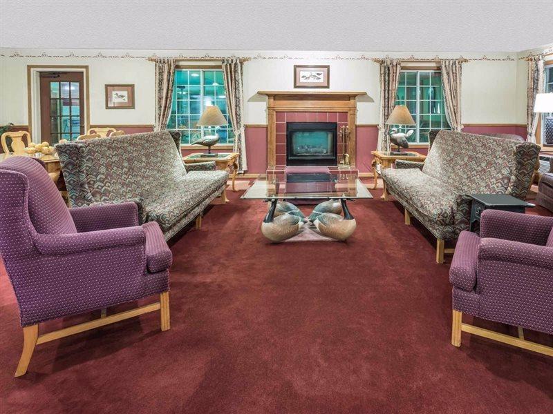 Baymont By Wyndham Mequon Milwaukee Area Hotel Екстериор снимка