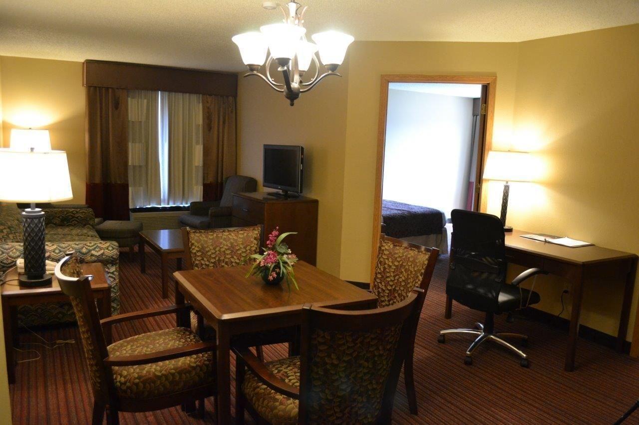 Baymont By Wyndham Mequon Milwaukee Area Hotel Екстериор снимка