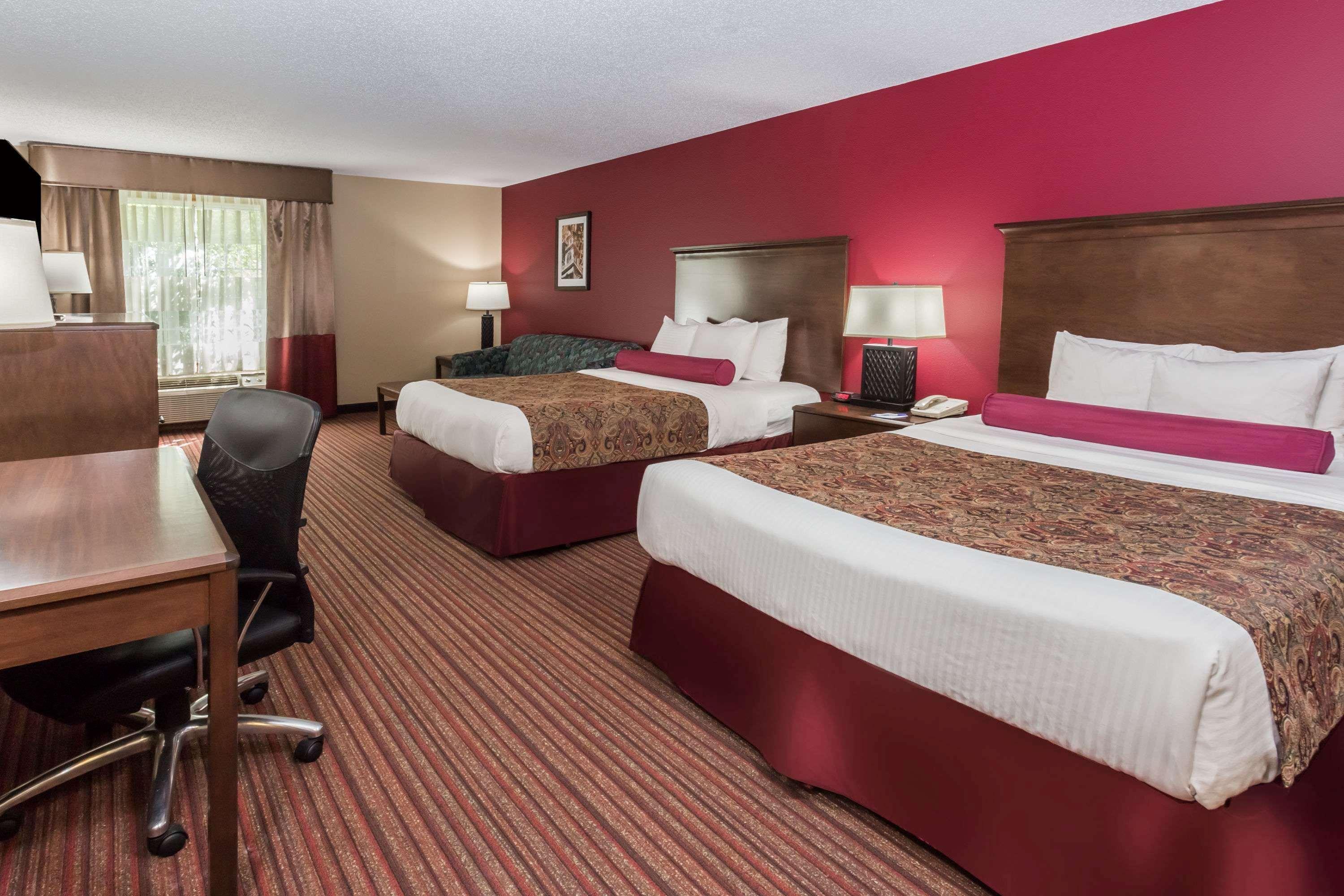 Baymont By Wyndham Mequon Milwaukee Area Hotel Екстериор снимка