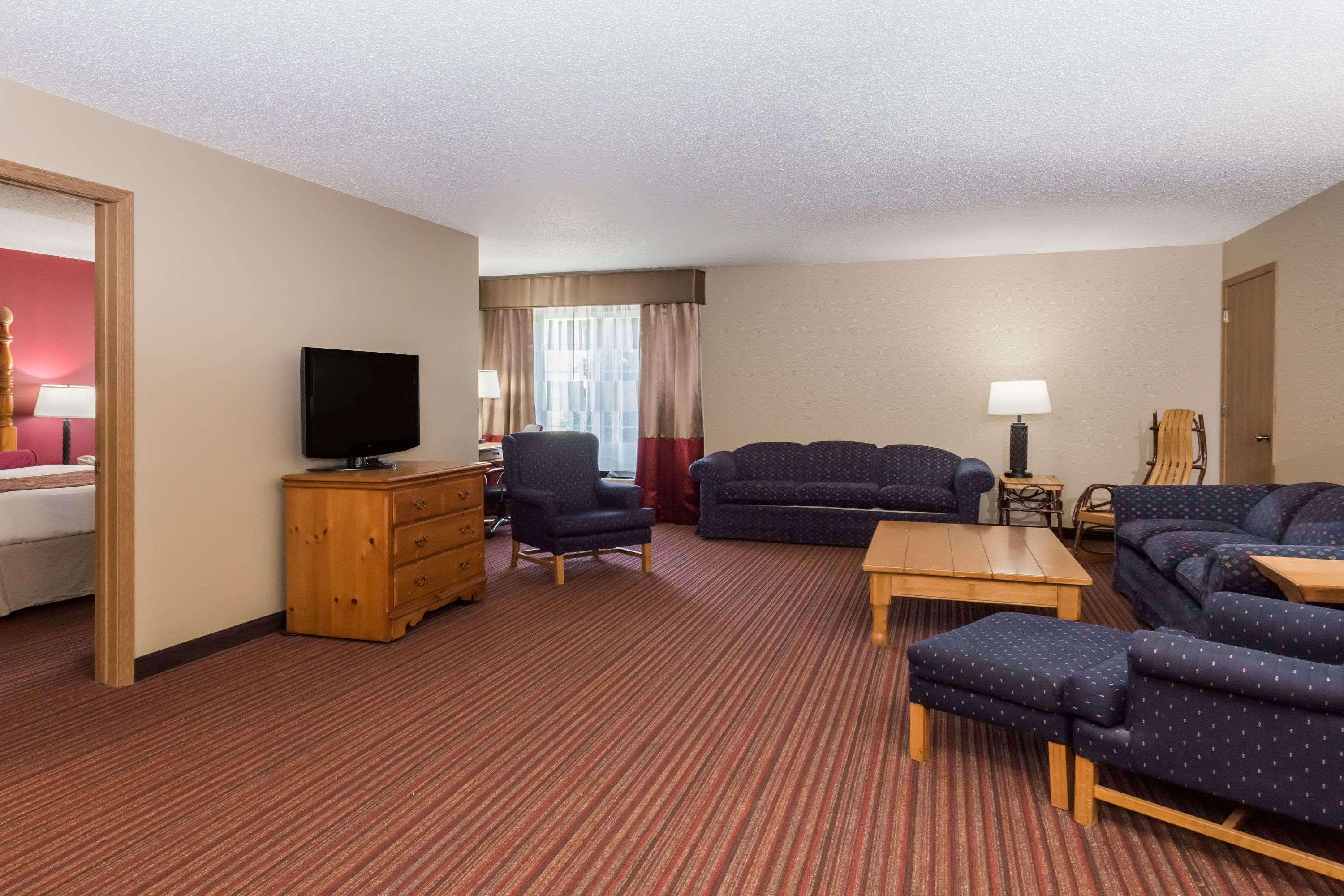 Baymont By Wyndham Mequon Milwaukee Area Hotel Екстериор снимка