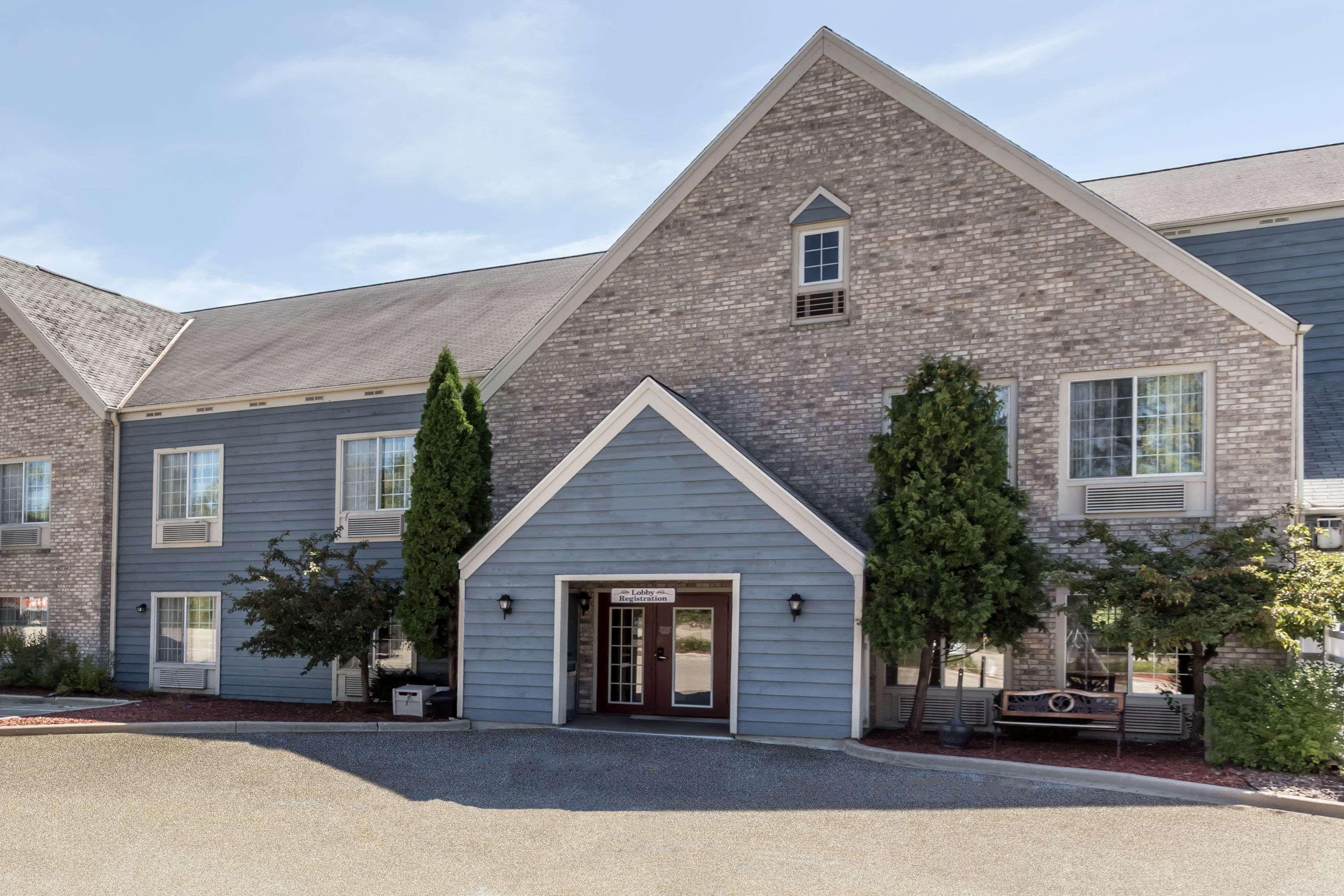 Baymont By Wyndham Mequon Milwaukee Area Hotel Екстериор снимка