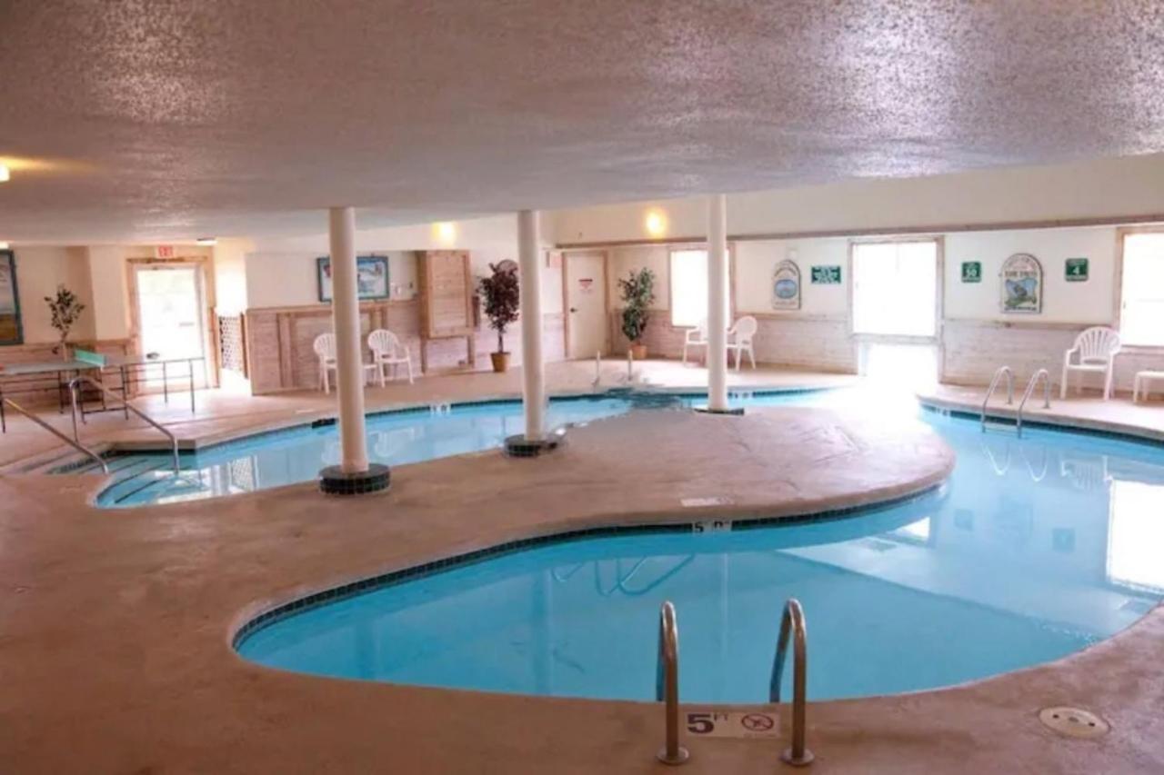 Baymont By Wyndham Mequon Milwaukee Area Hotel Екстериор снимка