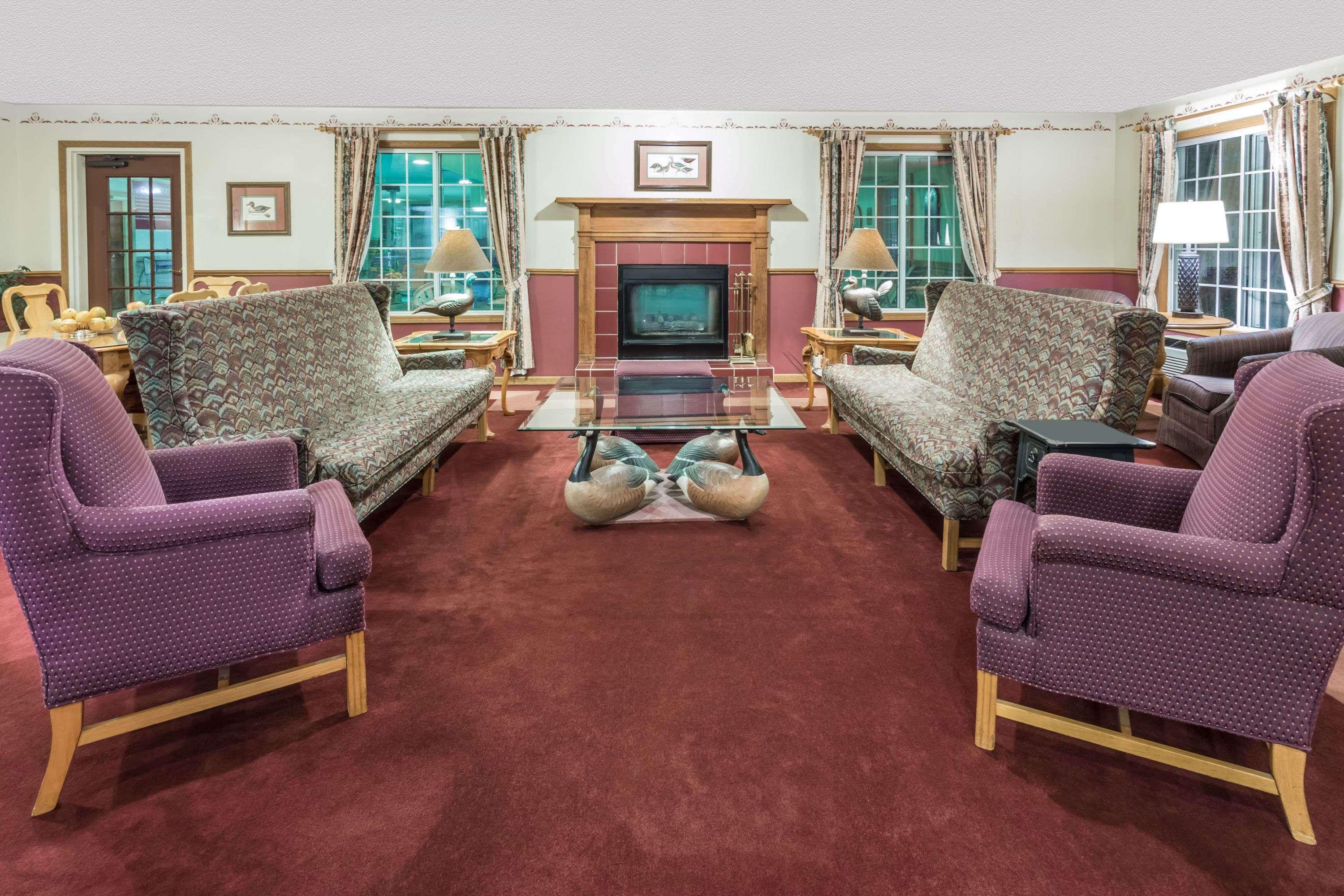 Baymont By Wyndham Mequon Milwaukee Area Hotel Екстериор снимка