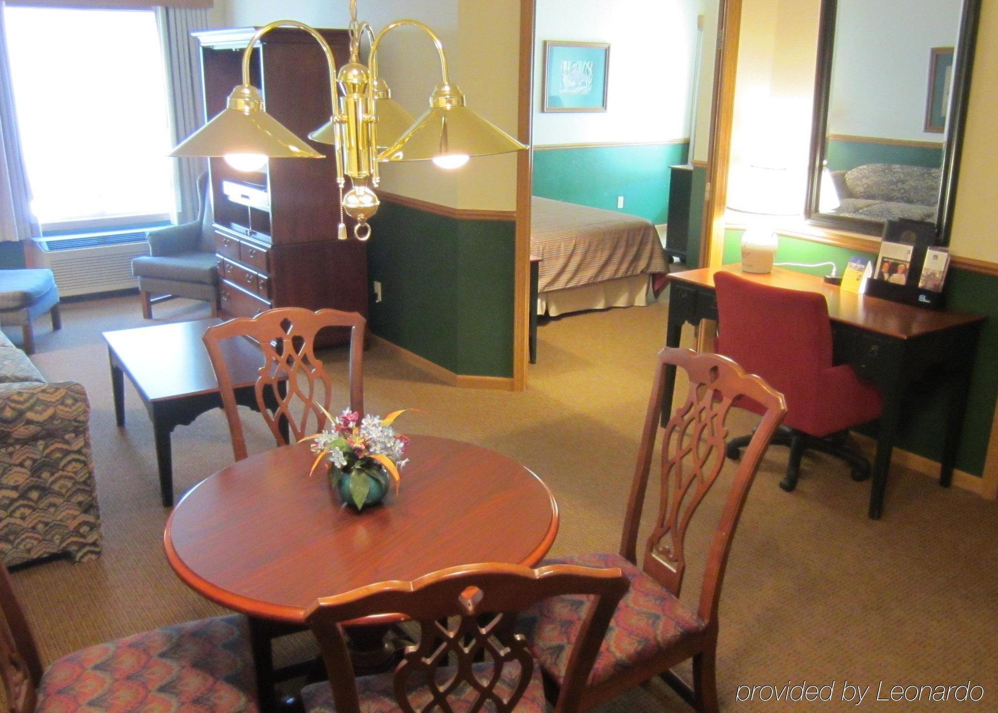 Baymont By Wyndham Mequon Milwaukee Area Hotel Стая снимка