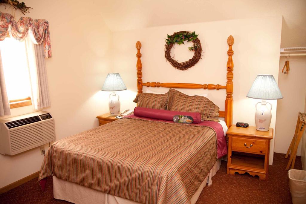 Baymont By Wyndham Mequon Milwaukee Area Hotel Екстериор снимка